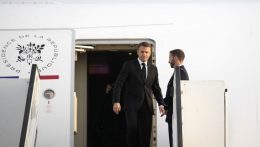 Izraelbe érkezett Emmanuel Macron