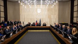 Megtartotta első ülését a kormány, leváltották Bukovszky László kisebbségi kormánybiztost