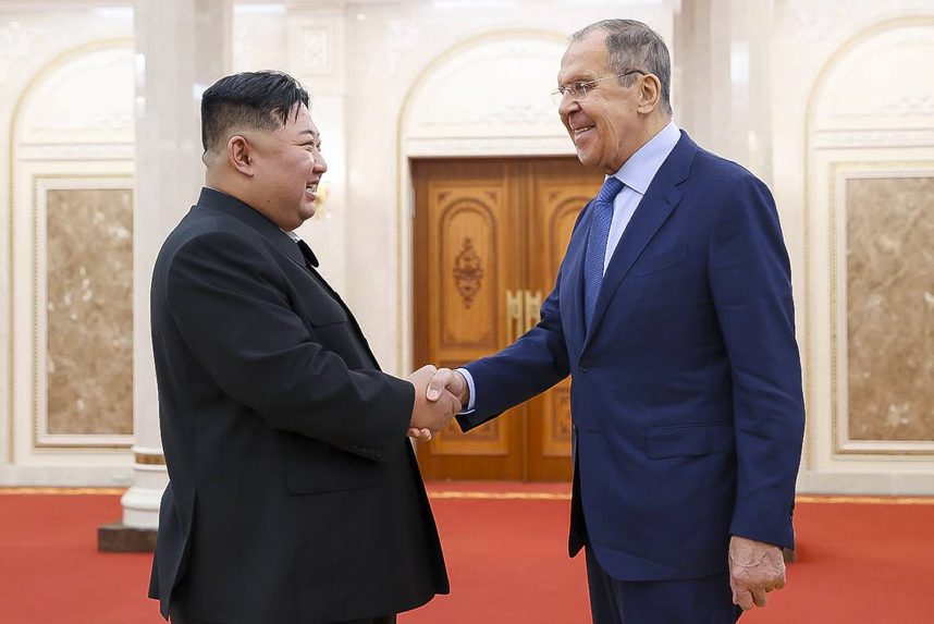 Szergej Lavrov Oroszország támogatásáról biztosította Kim Dzsongunt