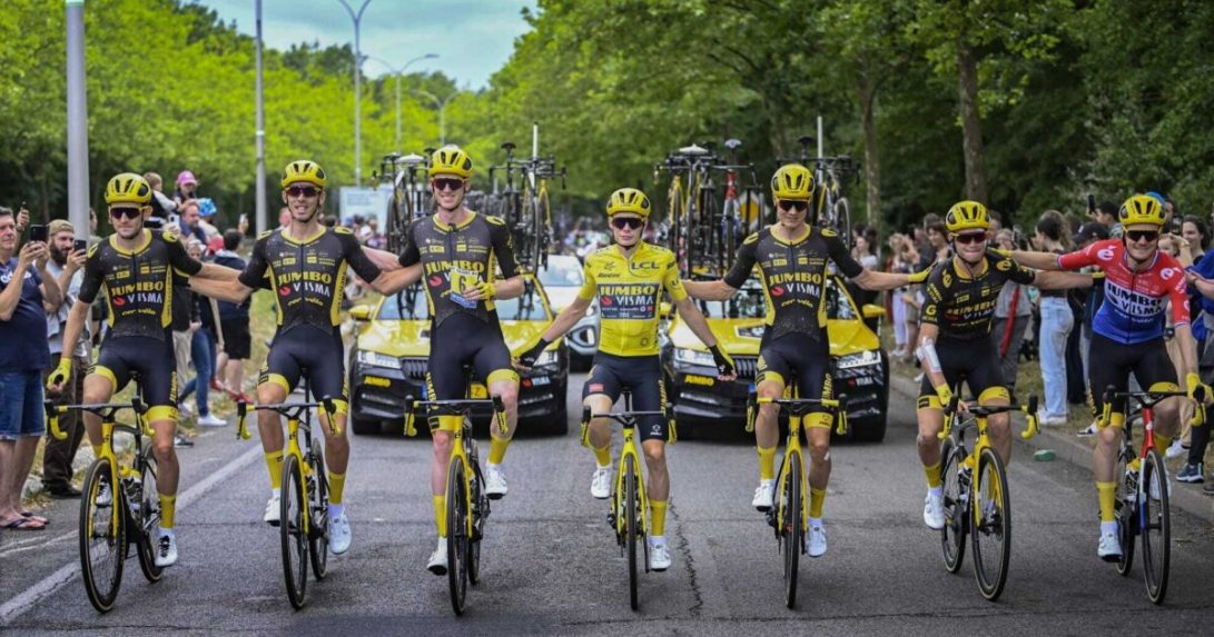 Tour de France a győztes csapat autójából