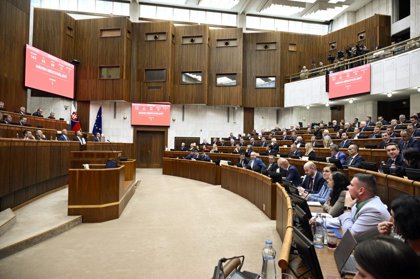 A költségvetéshez kötődő pontokkal bővült a parlamenti ülés programja