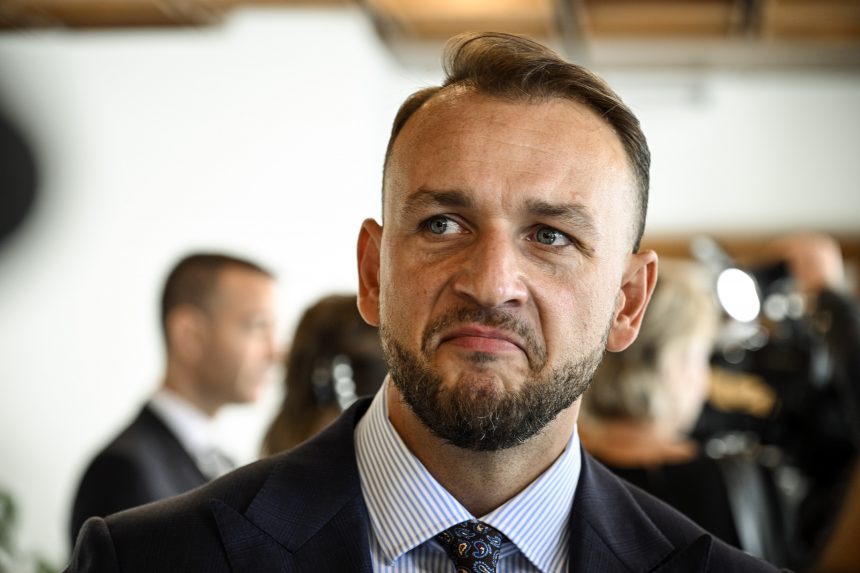 Büntetőfeljelentést tesz Matúš Šutaj Eštok belügyminiszter