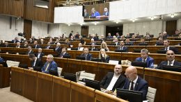 Szerdán 21 óráig tárgyalt a parlament a kormányprogramról, csütörtökön folytatják