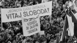 Tovariscsi konyec: Idén harmincnégy éve már, hogy fordult a szél Közép-Európában
