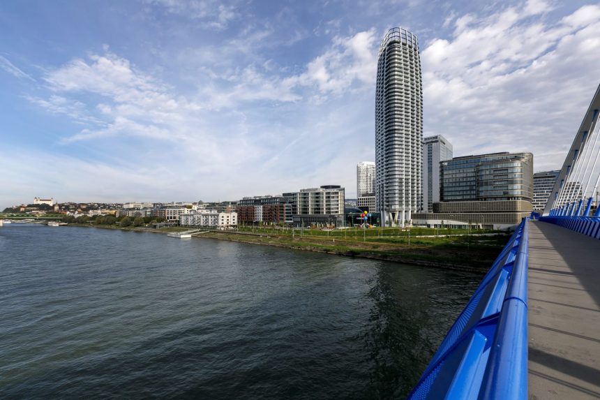 Befejeződött az első pozsonyi felhőkarcoló, az Eurovea Tower kollaudálása