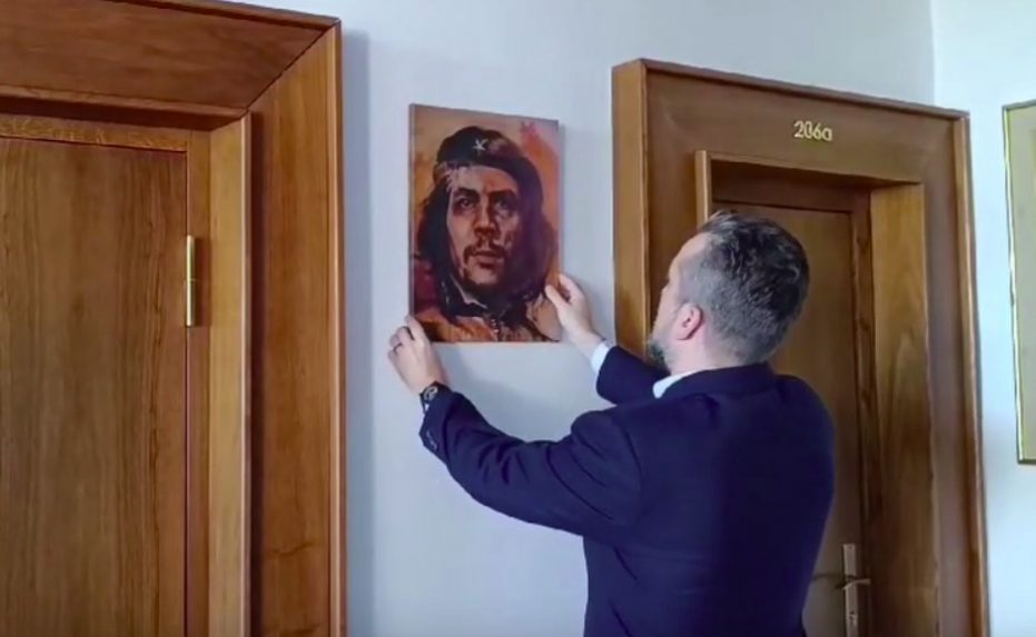 A Che Guevara portré miatt nyomoz a NAKA Ľuboš Blaha ellen