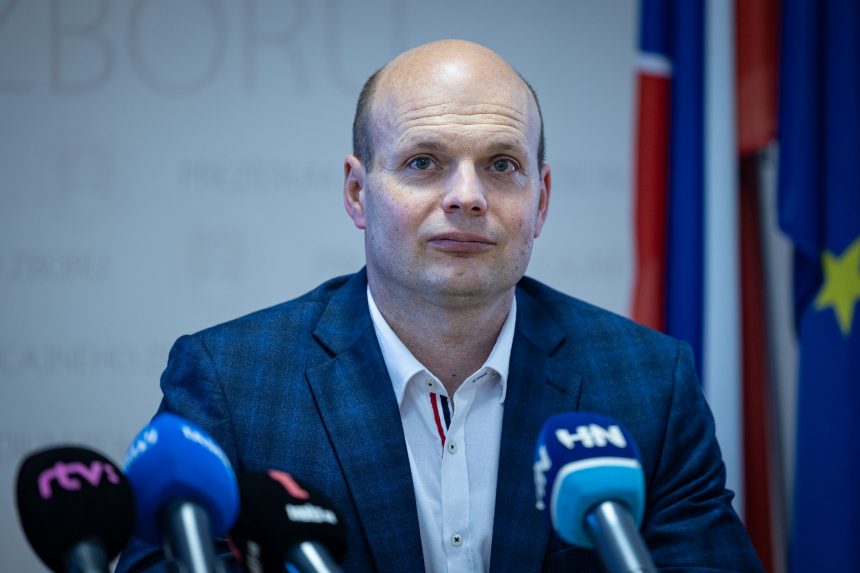 A belügyminiszter törvényt sértett, amikor leváltotta Kiššt