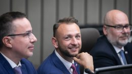 Šutaj Eštok: A rendőrök felfüggesztése törvényes volt