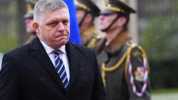 Fico telefonon fog tárgyalni Smihal ukrán kormányfővel
