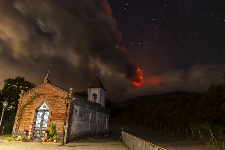 Szicíliában figyelmeztetést adtak ki az Etna fokozott vulkáni tevékenysége miatt