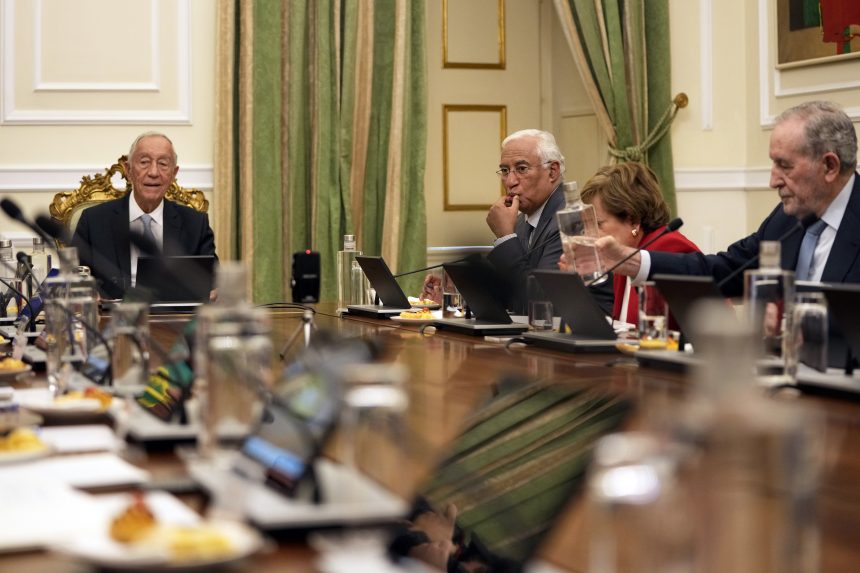 Feloszlatta a parlamentet az államfő Portugáliában
