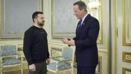 Kijevbe látogatott David Cameron