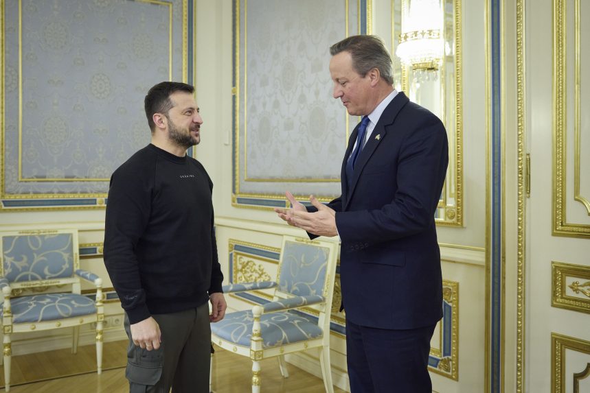 Kijevbe látogatott David Cameron