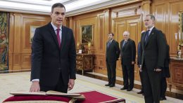 Beiktatták miniszterelnöki hivatalába Pedro Sánchezt Madridban