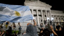 Két hete sincs, hogy beiktatták, és máris tüntetnek az új argentin elnök ellen