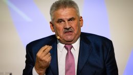 A Smer a Slovenskon kívül felszólította a pártokat,tegyék gördülékennyé az ülést