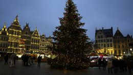Meghalt egy nő Belgiumban, miután rádőlt egy karácsonyfa