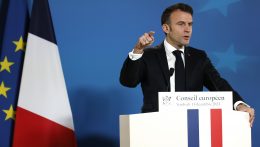 Repedezik a francia kormány egysége a bevándorlási törvény szigorítása miatt