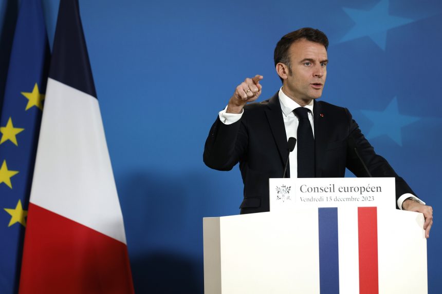 Repedezik a francia kormány egysége a bevándorlási törvény szigorítása miatt