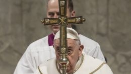 Szeretettel és mérséklettel teli ünneplést kívánt Ferenc pápa