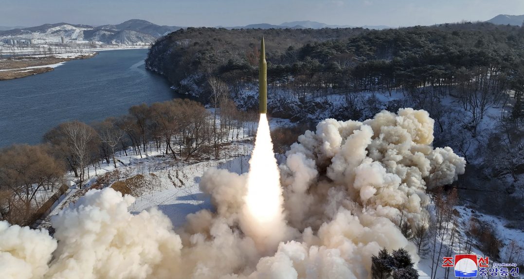 Észak-Korea újabb rakétát tesztelt