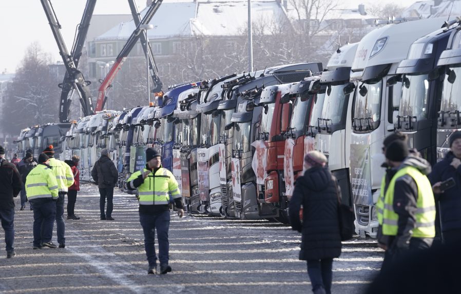 Megint tüntetnek Berlinben, ezúttal a teherfuvarozók