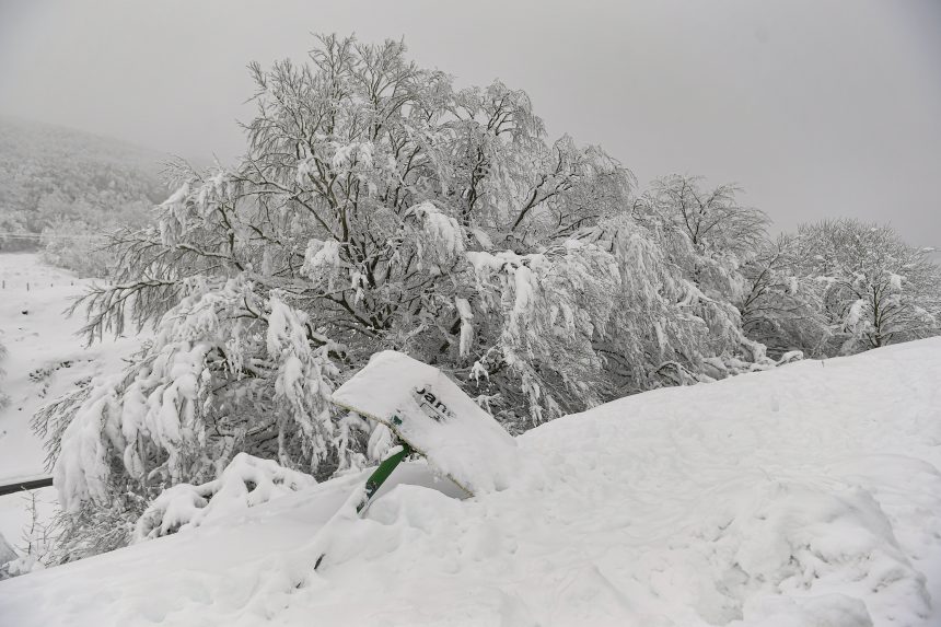 Közlekedési káoszt okozott az erős havazás Franciaország-szerte és Románia keleti részén