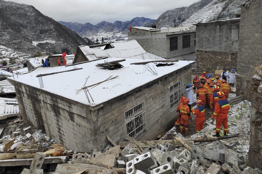Negyvenhét embert temetett maga alá egy fölcsuszamlás Kínában