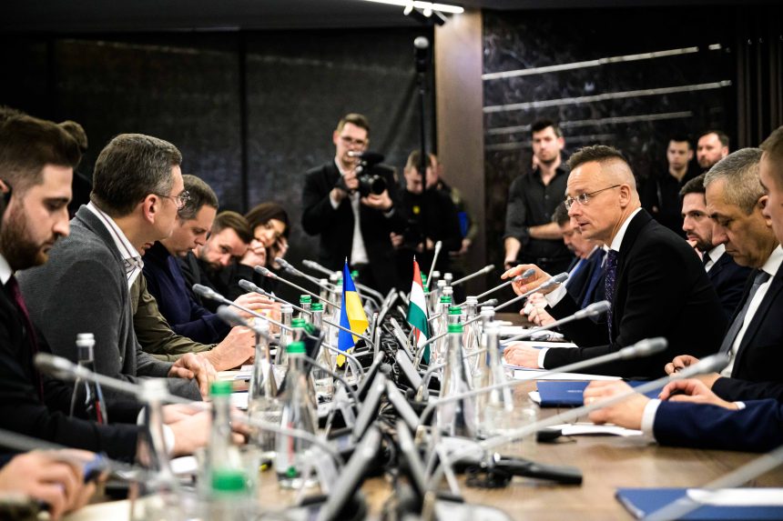 Szijjártó Kulebának: Kiállunk Ukrajna területi integritása és szuverenitása mellett