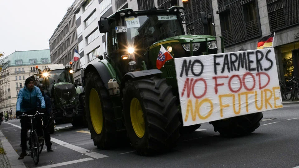 Blokádokkal tiltakoznak a német gazdák a tervezett megszorítások ellen