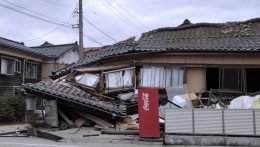 Több mint 60 halálos áldozata van a Japánt sújtó földrengésnek