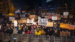 30 ezren tüntettek a kormány ellen Pozsonyban