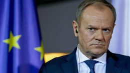 Az új lengyel kormánynak nehezen megy Kaczyński bebetonozott hatalmának megtörése