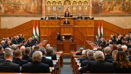 Másfél évnyi huzavona után a magyar parlament megszavazta a Svéd NATO-csatlakozást
