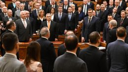Két fontos szavazással indult a magyar parlament tavaszi ülésszaka