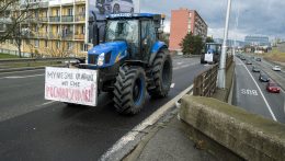 A csütörtöki országos megmozdulás előtt hétfőn a régiókban tüntettek a gazdák
