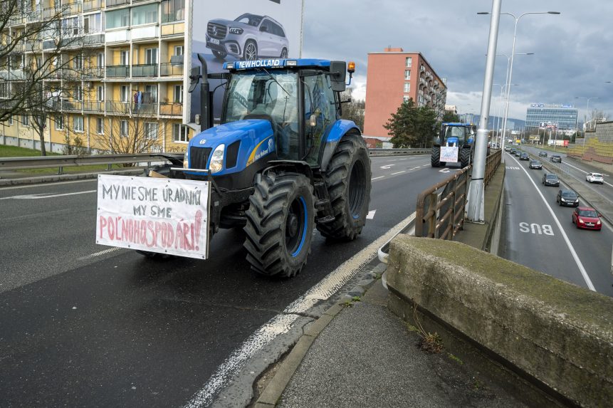 A csütörtöki országos megmozdulás előtt hétfőn a régiókban tüntettek a gazdák