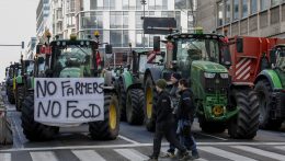 Gazdák ezrei tüntetnek Brüsszelben az EU-csúcs napján
