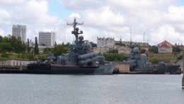 Ukrajna azt állítja, hogy megsemmisített egy orosz hadihajót a Krím-félszigetnél