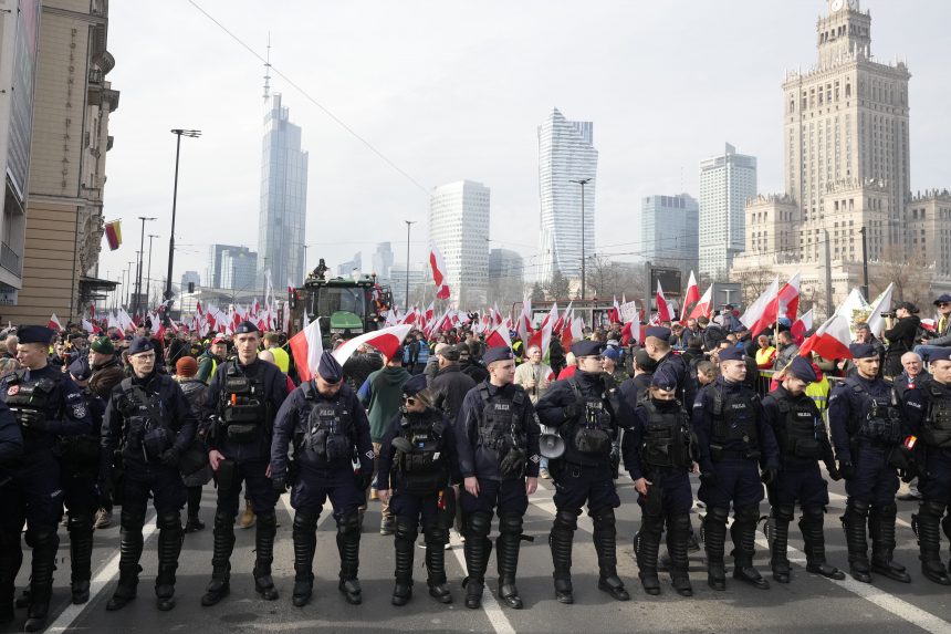 Lengyelországban nem csillapodnak a gazdatüntetések