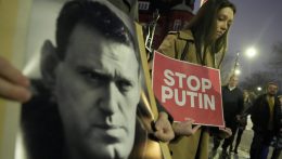 100 embert állítottak elő Oroszországban a Navalnij-párti gyűléseken