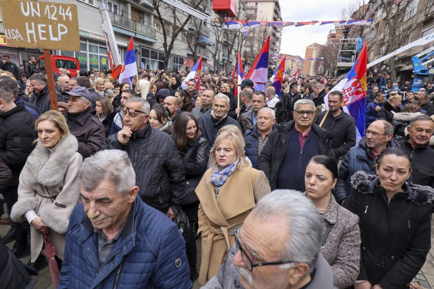 Koszovói szerbek tüntettek, mert eurót kellene használniuk szerb dinár helyett