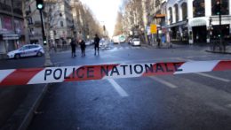 Három ember megsebesült egy párizsi fegyveres támadásban