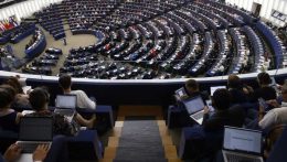 Három millió eurót költhetnek a pártok az EP-választások kampányára