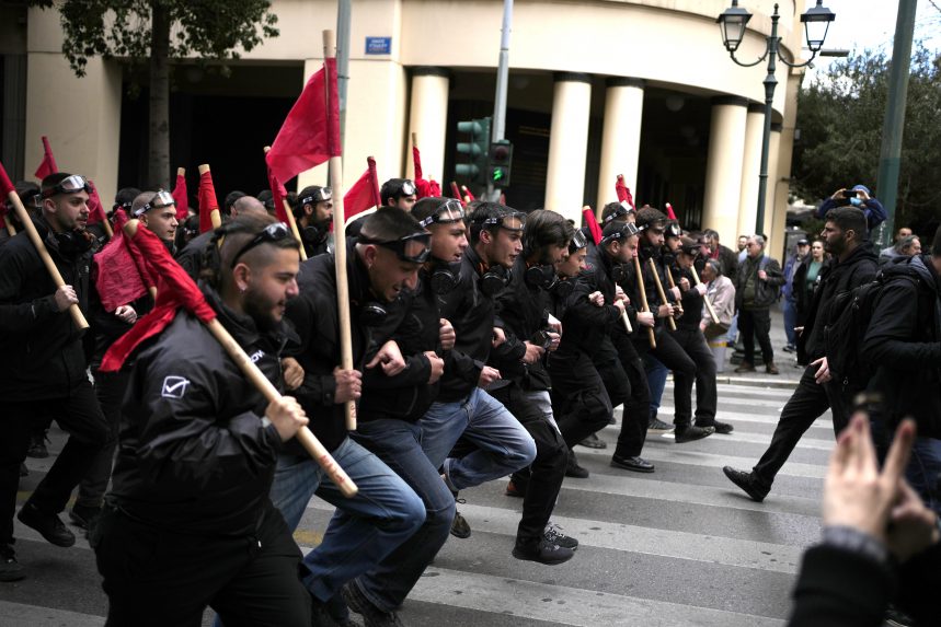 Több ezer diák tüntetett a görög kormány magánegyetemeket engedélyező törvénytervezete ellen