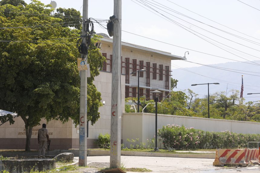 Amerika helikopterrel evakuálta nagykövetségét Haiti fővárosából