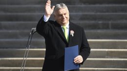Orbán: A liberálisokat a történelem szemétdombjára küldjük, ahogy a kommunistákkal tettük