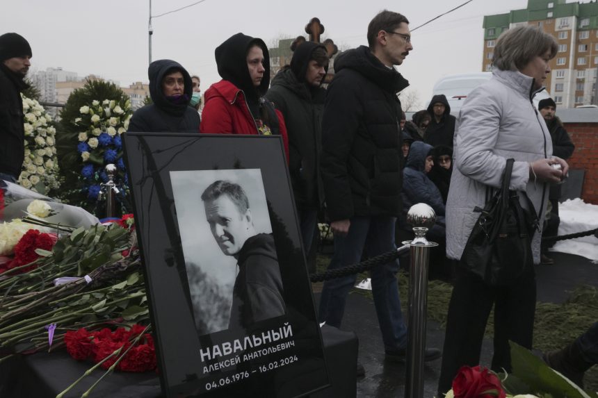 Véget ért az orosz ellenzéki vezető gyászszertartása