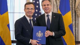 Svédország hivatalosan is NATO-taggá vált