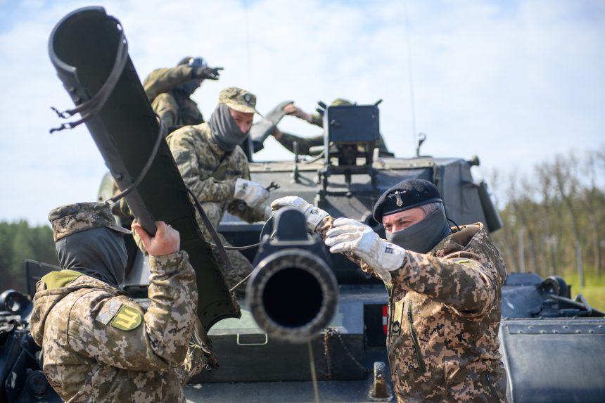 Harckocsik Ukrajnába szállítására kezdeményez nemzetközi koalíciót Varsó és Berlin